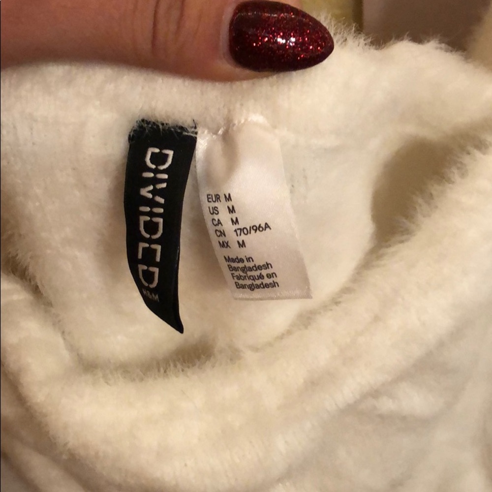 Divided sweater (crop) - Picture 2 of 3